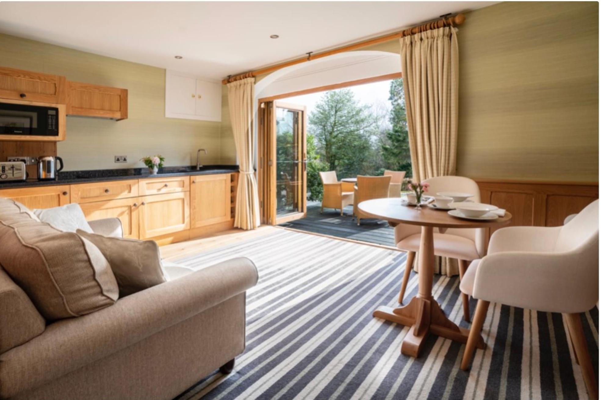 Yewfield Self Catering Apartments 호크셰드 외부 사진